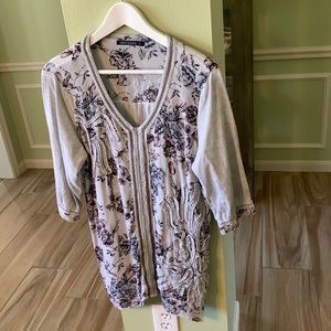 Gretty Zueger stitched tunic in grey floral. Size L. 100% cotton